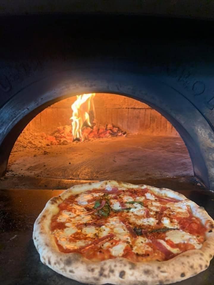 stout Ewell solsikke Local pizzeria in the top 100 in the nation - Vernal Express News